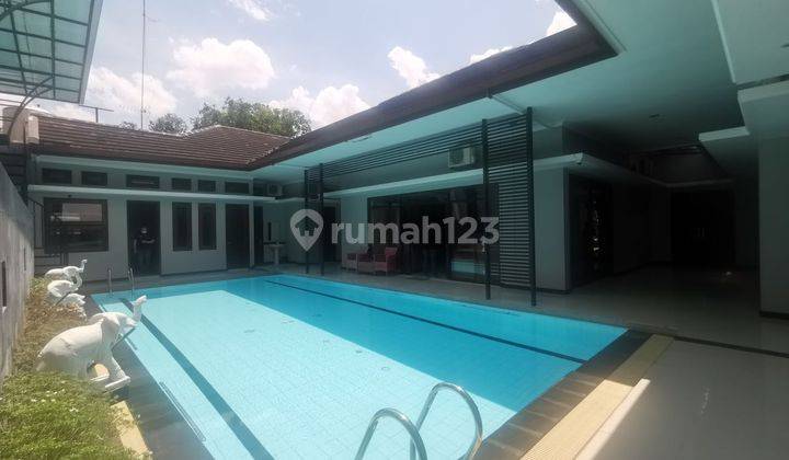 Villa Bonus Swimming Pool Di Laweyan Solo 2