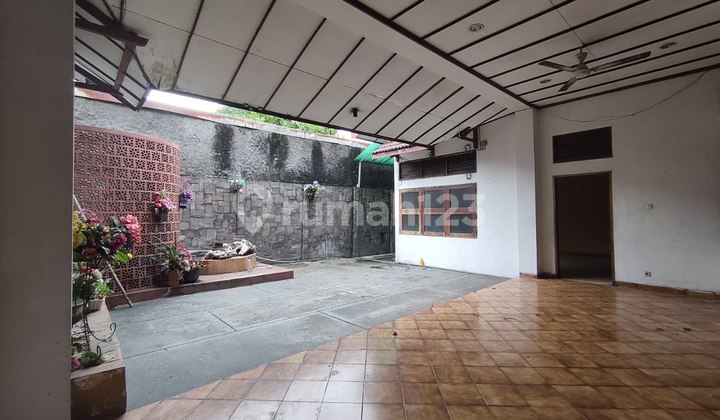 Ruang Usaha Strategis Selangkah ke Jl Slamet Riyadi Solo