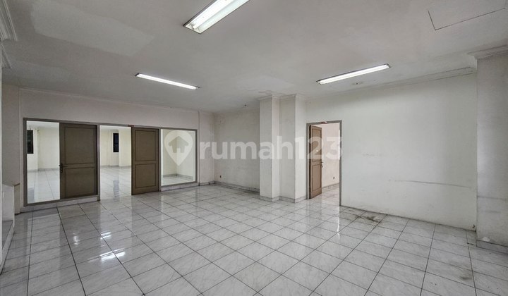 3.5-Story Ruko, Excellent For Office Use, Located on Slamet Riyadi Street, Solo 2