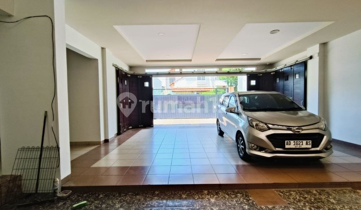 Modern Tropical House in a Quiet Environment in Solo