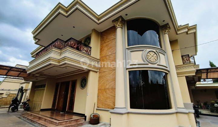 Rumah Klasik Mewah Fully Furnished Solo Baru 1