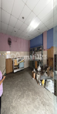 Affordable 2-Story Ruko in a Strategic Location on Yos Sudarso Street, Solo 2