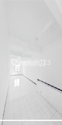 3 Story Shop House 5 Minutes to Pakuwon Mall Solobaru 2