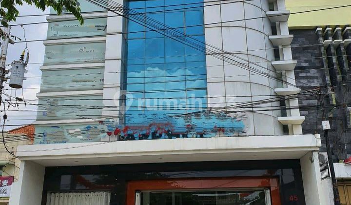 Business Space/ Nice Building Strategic Location 3 minutes to Pasar Gede Solo