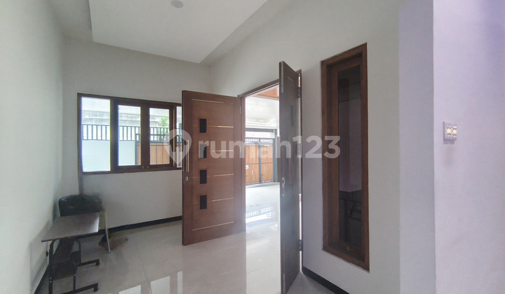 Rumah Baru Nyaman dengan Lahan Luas di Mojosongo Solo 1