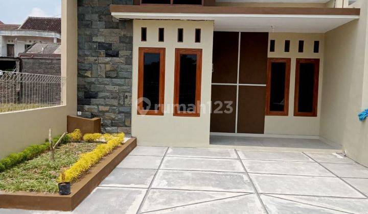 Rumah Baru Minimalis di Banjarsari Solo 1