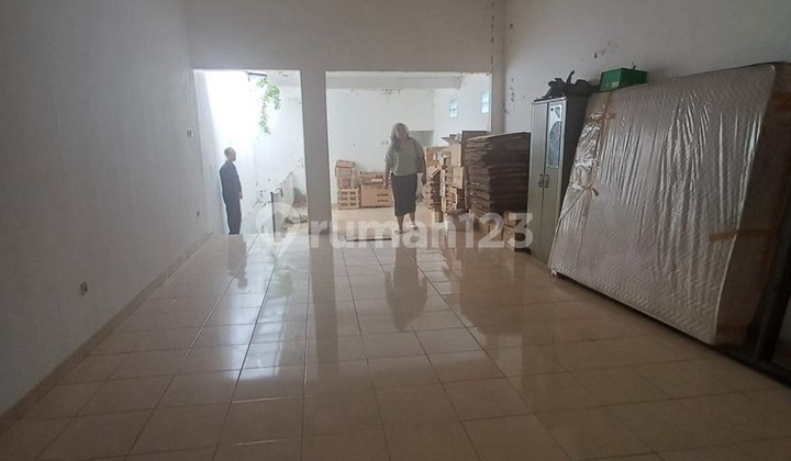 2-Story Mid-Town Shophouse Ready for Occupancy in Laweyan, Solo 1