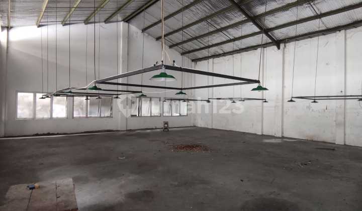 Gudang Ada Area Kantor dan Mess Karyawan Pinggir Jl Utama Mojosongo Solo