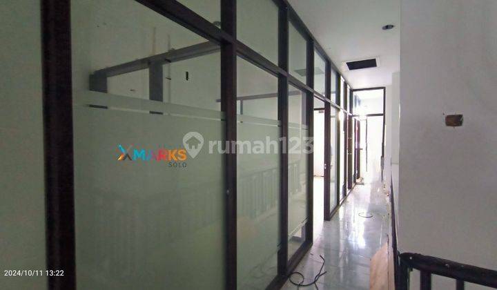 Ruko 3 Lantai Siap Pakai Di Jalan Utama Solo Baru 2