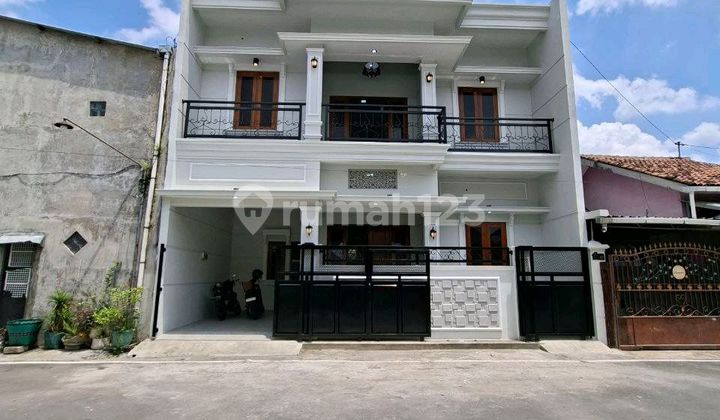 Rumah Baru American Classic Di Gentan Dekat Solo