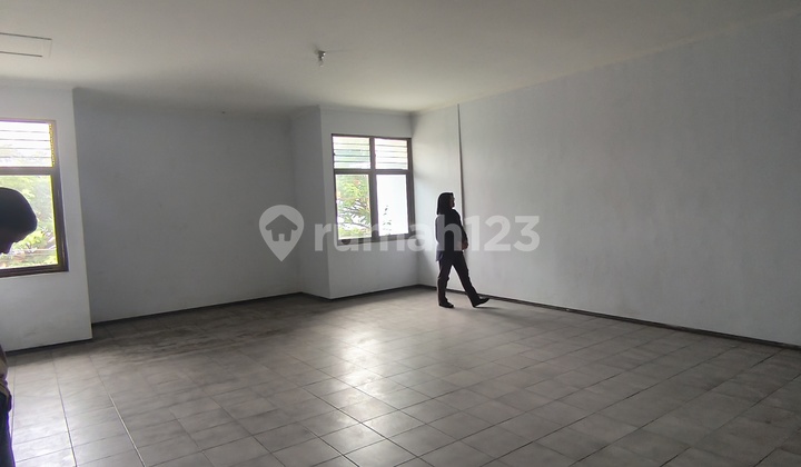 2-Storey Shophouse 2 Minutes from Pakuwon Mall Solobaru 2