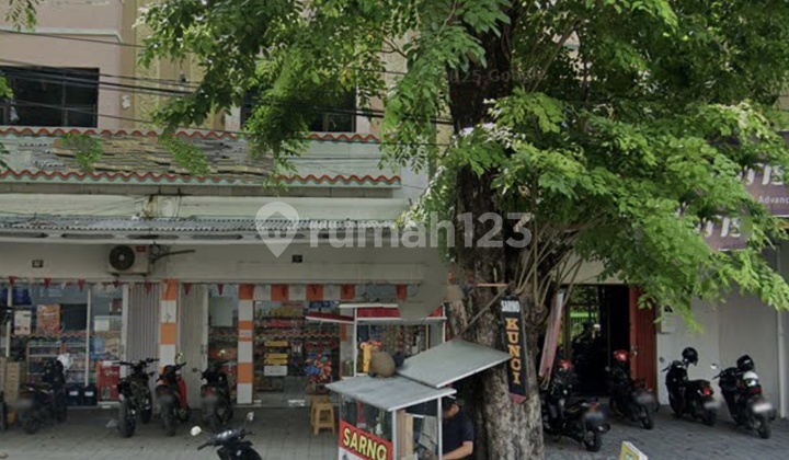 3-Storey Shop House Ready for Use, Strategic Location in the Center of Solo City