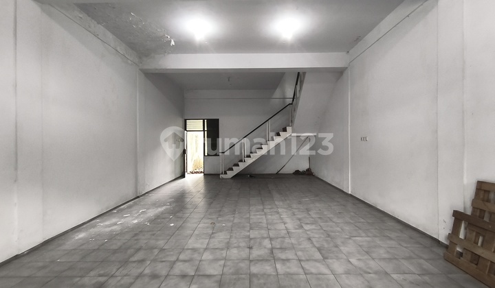 2-Storey Shophouse 2 Minutes from Pakuwon Mall Solobaru 1