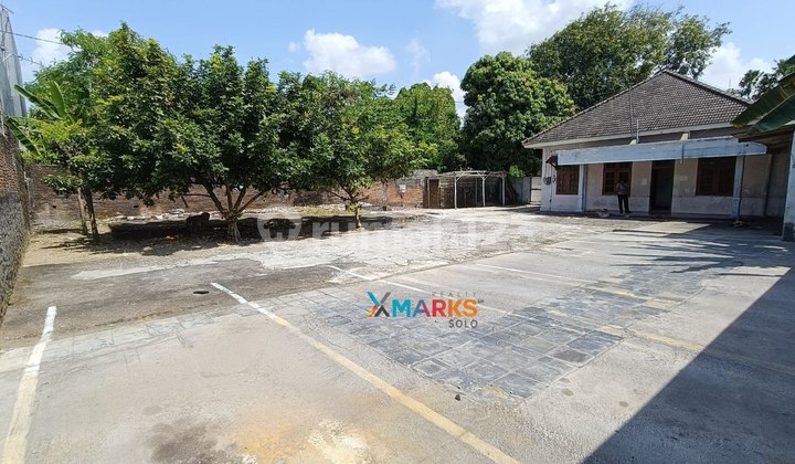 Large Land House Can Be Used for Office/ Business Space in Solobaru