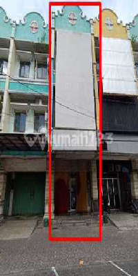 Ready-to-Use 3-Story Shophouse on Main Road in Solo Baru 1