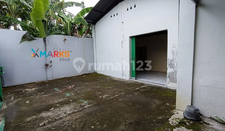 Warehouse Can Be Used for Business Space 5 Minutes to Pakuwon Mall Warehouse Can Be Used for Business Space 5 Minutes to Pakuwon Mall