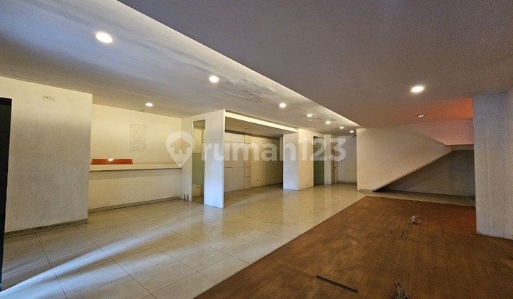 Ruko 3.5 Lantai Bagus Untuk Kantor Di Slamet Riyadi Solo