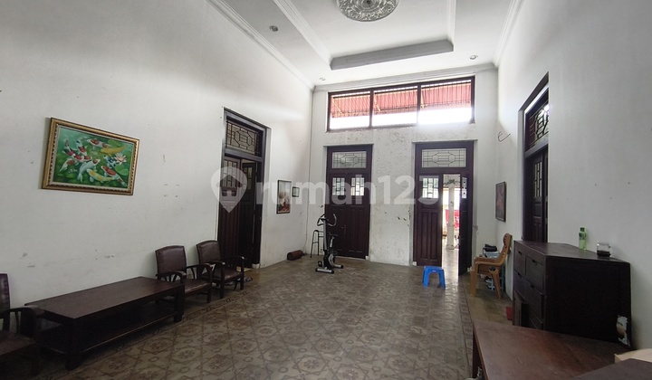 Rumah Kolonial Vintage Tengah Kota Solo 2