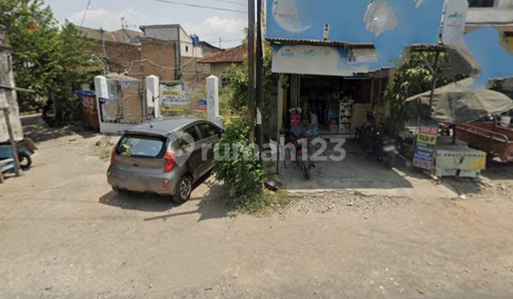 Cheap Commercial Land with Building Bonus in Laweyan Solo Trading Area. Cheap Commercial Land with Building Bonus in Laweyan Solo Trading Area.