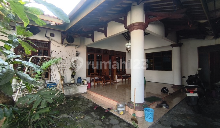 Rumah Hitung Tanah Selangkah Dari Jalan Utama Laweyan Solo Rumah Hitung Tanah Selangkah Dari Jalan Utama Laweyan Solo