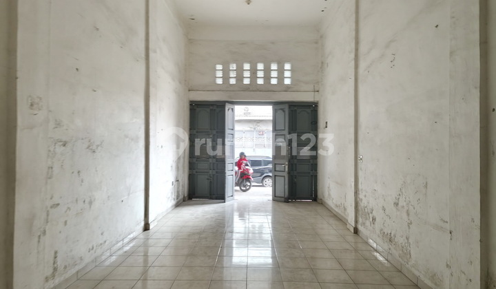 For Rent, Ready-to-occupy Shop House, Jalan Pahlawan Street. 2