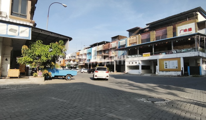 For Rent: Three Adjacent Shop-Houses in Cemara Asri Complex For Rent: Three Adjacent Shop-Houses in Cemara Asri Complex