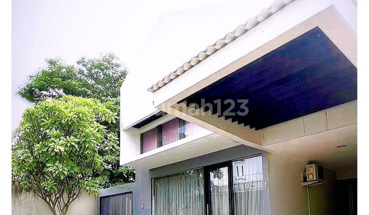 Rumah 2 Lantai dengan Kolam Renang di Lebak Bulus Jakarta Selatan