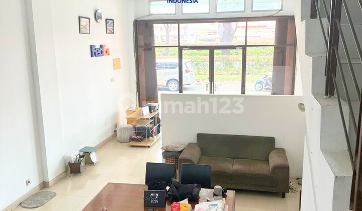 Dijual Ruko 3 Lantai Hadap Jalan Raya di BSD Dijual Ruko 3 Lantai Hadap Jalan Raya di BSD