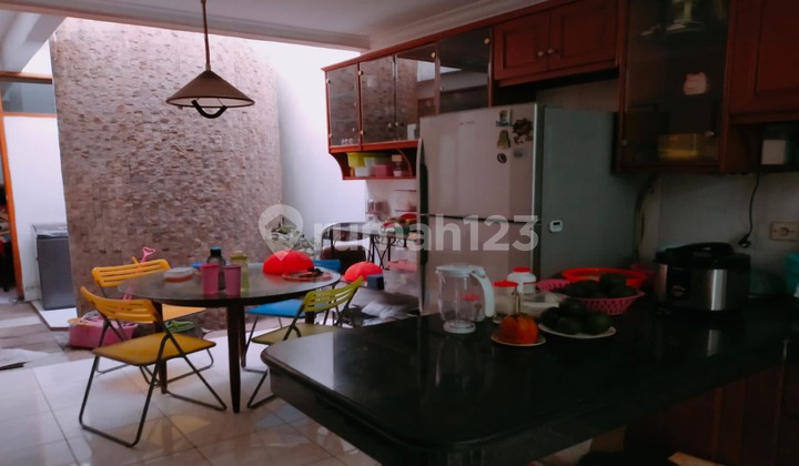 Rumah Lokasi Strategis Singgasana Pradana Mekarwangi Siap Huni  2