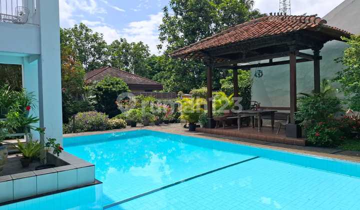 Vintage Cool and Spacious Luxury House in Beautiful Cipaku 1