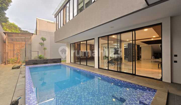 Rumah Modern Minimalis Glass House Setiabudi Padasaluyu