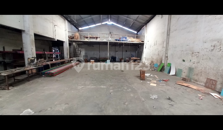 Gudang Luas Main Road