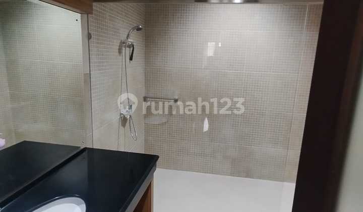 Batununggal Luxurious 2-Story House 2