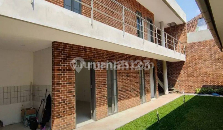 Rumah Istimewa 2 Lantai Design Retro Modern Sayap Riau Bandung 2