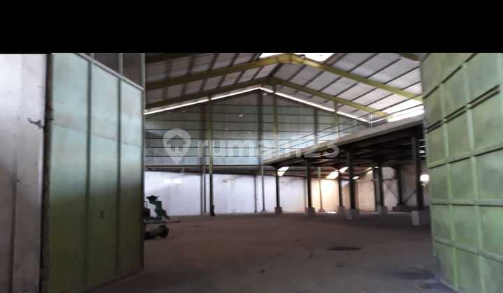 Good, Cheap Warehouse on the Highway Side for Rent in Gunung Putri