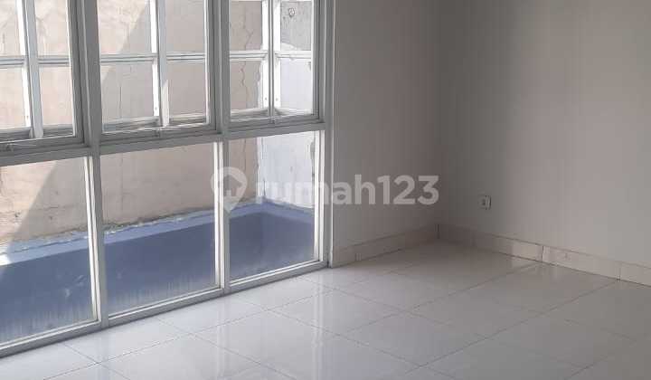 Disewakan Rumah Mewah Luas dengan Banyak Kamar di Citra Raya Tangerang 2