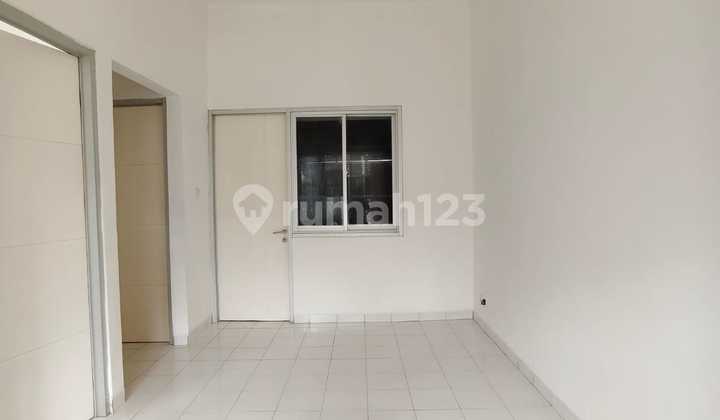 Cheap Rental House in the Middle Back of the Cluster, Already Canopied, Located in the Citra Raya Tangerang Cluster 2