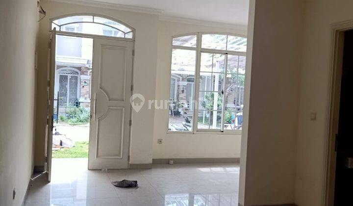 Rumah Bergaya Eropa 2 Lantai Lokasi Dekat Sport Club Green Lake City 2