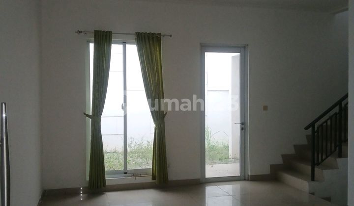 Disewakan Rumah Luas Dan Bagus Dengan.harga Murah Di Green Lake City