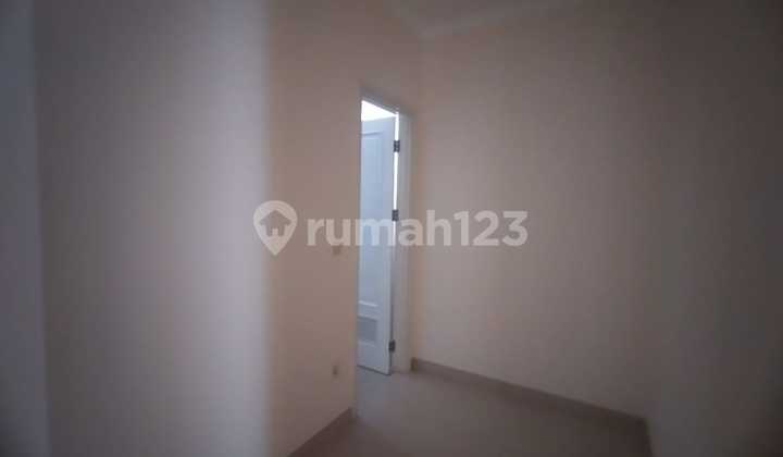 Disewakan Rumah Europe.di Green Lake City Besar Dan Luas  2