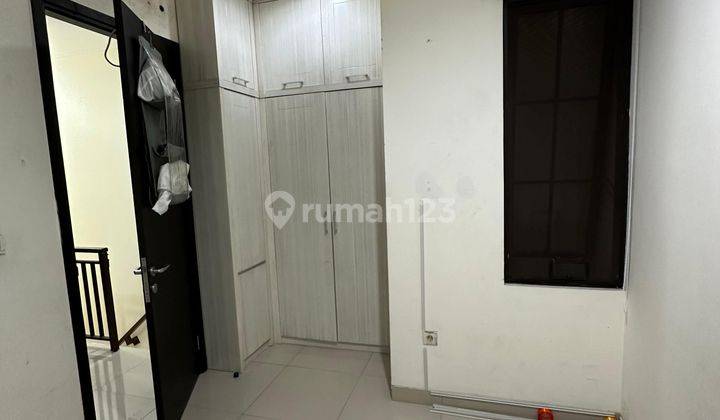 Rumah 1 M Dekat Green Lake City Semi Furnish 2 Lantai  2