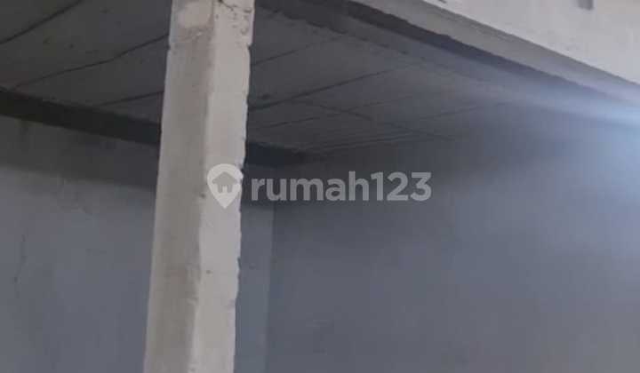 For Rent: Spacious Warehouse in Daan Mogot with 40 Feet Container Access, Parking Available in Front of the Warehouse For Rent: Spacious Warehouse in Daan Mogot with 40 Feet Container Access, Parking Available in Front of the Warehouse