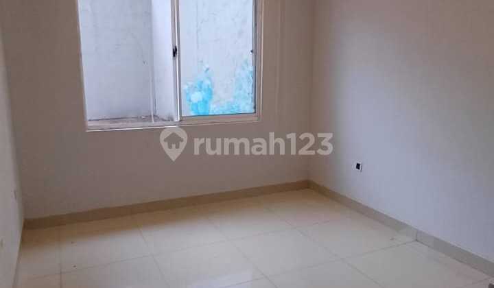 Big and Nice House in Green Lake City Latin American Cluster Ready to Occupy