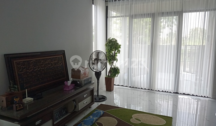Di Jual Rumah Cantik Siap Huni di Grand Wisata Bekasi. 2