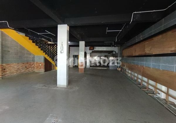 3.5-STORY SHOPHOUSE STRATEGIC LOCATION 0 MAYJEN SUNGKONO MAIN ROAD LARGE PARKING