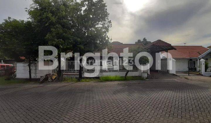 RUMAH BESAR DI JEMURSARI SURABAYA BU 1