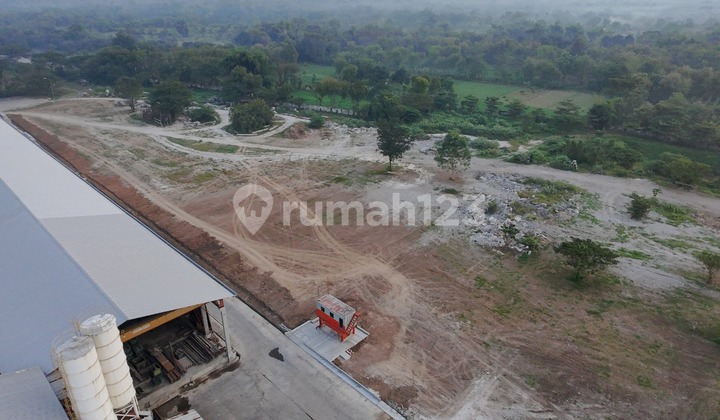 Large Factory Ready to Operate and Can Generate High Profits, Location Near Toll Gate 0 Main Road.