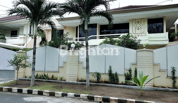 Rumah 2 LT Terawat dan Lokasi Strategis di Jl Raya Satelit Barat Surabaya