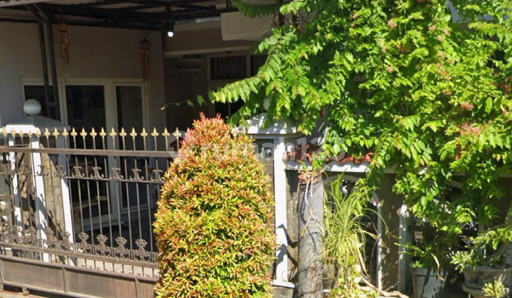 Good House SHM in Manyar Ready to Occupied One Gate