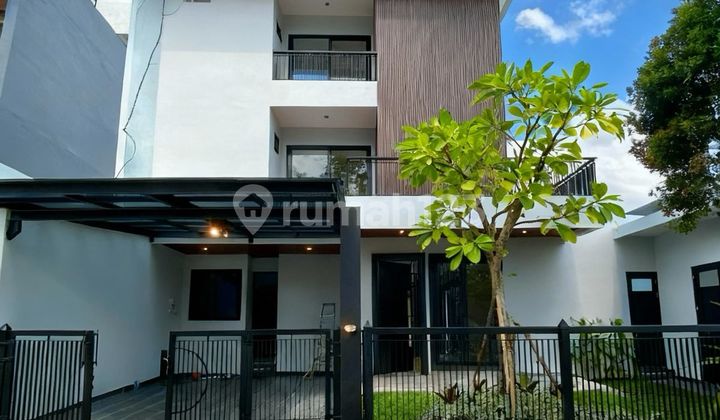 Rumah Mewah 3 Lantai Dan Lift Di Lebak Bulus Dalam Komplek